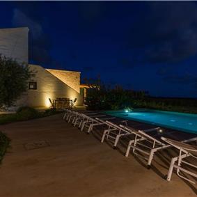4 bedroom villa with infinity pool, Alcamo, sleeps 6-8